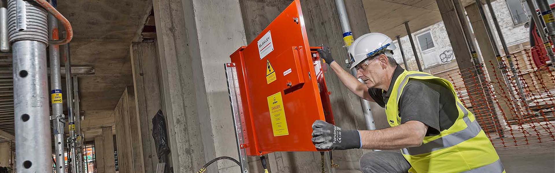 Instalaciones Eléctricas para Constructoras en Monterrey: Calidad, Normativa y Entrega a Tiempo